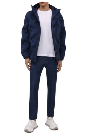 Мужская пуховая куртка DOLCE & GABBANA синего цвета по цене 215000 руб., арт. G9VT0T/GEU35 | Фото 2 Мужская пуховая куртка DOLCE & GABBANA синего цвета, арт. G9VT0T/GEU35 | Фото 2 (Материал подклада: Синтетический материал; Материал утеплителя: Пух и перо; Материал внешний: Синтетический материал; Кросс-КТ: Куртка; Рукава: Длинные; Длина (верхняя одежда): Короткие; Мужское Кросс-КТ: пуховик-короткий; Стили: Кэжуэл)