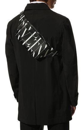 Мужская кожаная поясная сумка VALENTINO черного цвета по цене 74000 руб., арт. WY2B0719/GTC | Фото 2 Мужская кожаная поясная сумка VALENTINO черного цвета, арт. WY2B0719/GTC | Фото 2 (Ремень/цепочка: На ремешке; Материал: Натуральная кожа; Размер: small)