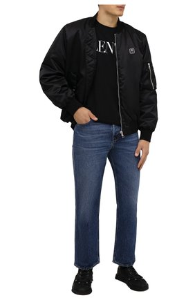 Мужская хлопковая футболка VALENTINO черного цвета по цене 37700 руб., арт. WV0MG10W7SS | Фото 2 Мужская хлопковая футболка VALENTINO черного цвета, арт. WV0MG10W7SS | Фото 2 (Рукава: Короткие; Длина (для топов): Стандартные; Материал внешний: Хлопок; Принт: С принтом; Стили: Кэжуэл)