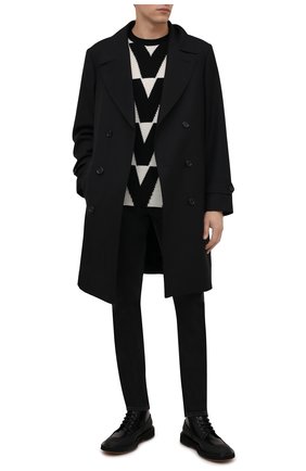 Мужской свитер из кашемира и шерсти VALENTINO черно-белого цвета по цене 93500 руб., арт. WV0KC17H7TP | Фото 2 Мужской свитер из кашемира и шерсти VALENTINO черно-белого цвета, арт. WV0KC17H7TP | Фото 2 (Материал внешний: Кашемир, Шерсть; Мужское Кросс-КТ: Свитер-одежда; Принт: С принтом; Длина (для топов): Стандартные; Рукава: Длинные)