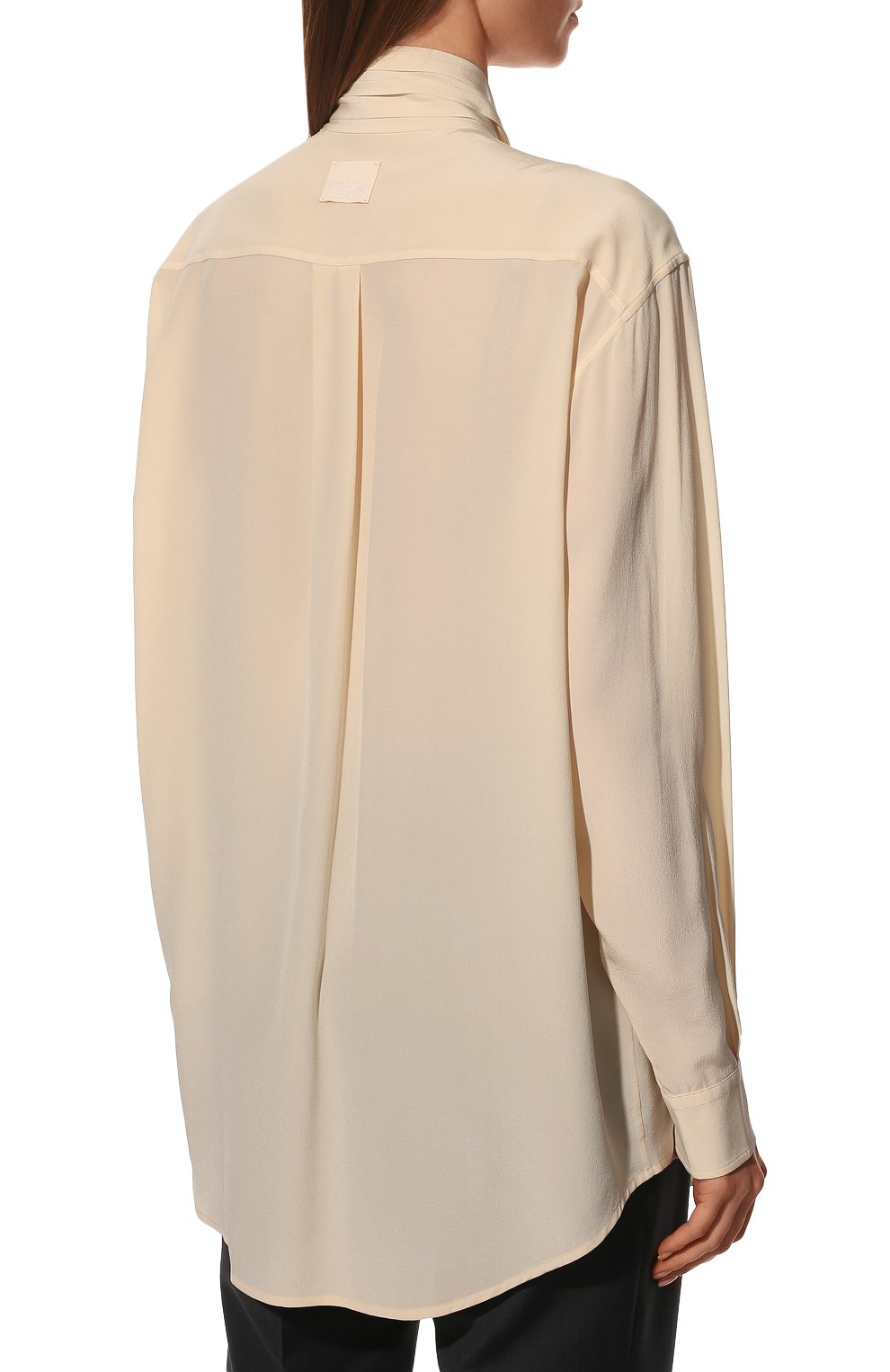 Женская шелковая блузка BURBERRY кремвого цвета, арт. 8044833 | Фото 4 (Принт: Без принта; Материал внешний: Шелк; Рукава: Длинные; Длина (для топов): Удлиненные; Женское Кросс-КТ: Блуза-одежда; Стили: Кэжуэл)