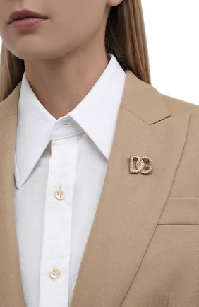 Женская брошь DOLCE & GABBANA золотого цвета по цене 16700 руб., арт. WPN6L1/W1111 | Фото 2 Женская брошь DOLCE & GABBANA золотого цвета, арт. WPN6L1/W1111 | Фото 2 (Материал: Металл)