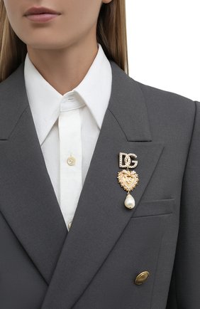 Женская брошь DOLCE & GABBANA золотого цвета по цене 43200 руб., арт. WPN6N1/W1111 | Фото 2 Женская брошь DOLCE & GABBANA золотого цвета, арт. WPN6N1/W1111 | Фото 2 (Материал: Металл)
