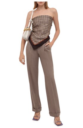 Женский шелковый платок GUCCI коричневого цвета по цене 41700 руб., арт. 662576/3G001 | Фото 2 Женский шелковый платок GUCCI коричневого цвета, арт. 662576/3G001 | Фото 2 (Материал: Шелк, Текстиль; Принт: С принтом)