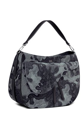 Мужская текстильная сумка saddle soft dior x peter doig DIOR темно-синего цвета по цене 300000 руб., арт. 1ADHO023UDCH07E | Фото 2 Мужская текстильная сумка saddle soft dior x peter doig DIOR темно-синего цвета, арт. 1ADHO023UDCH07E | Фото 2 (Материал: Текстиль)