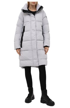 Женский пуховик CANADA GOOSE серебряного цвета по цене 115500 руб., арт. 2610LB | Фото 2 Женский пуховик CANADA GOOSE серебряного цвета, арт. 2610LB | Фото 2 (Материал утеплителя: Пух и перо; Материал подклада: Синтетический материал; Материал внешний: Синтетический материал; Стили: Спорт-шик; Кросс-КТ: Пуховик; Длина (верхняя одежда): До колена; Рукава: Длинные)