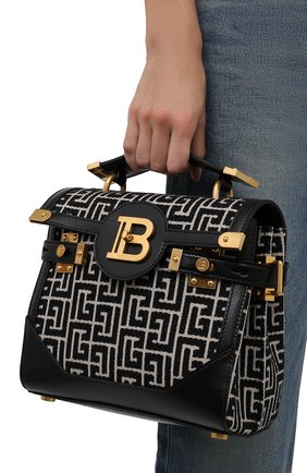 Женская сумка buzz 23 BALMAIN черно-белого цвета по цене 164500 руб., арт. WN0DB599/TJGH | Фото 2 Женская сумка buzz 23 BALMAIN черно-белого цвета, арт. WN0DB599/TJGH | Фото 2 (Ремень/цепочка: На ремешке; Размер: small; Материал: Текстиль; Сумки-технические: Сумки top-handle)