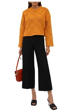 Женский свитер JW ANDERSON оранжевого цвета по цене 55200 руб., арт. KW0353 YN0059 | Фото 2 Женский свитер JW ANDERSON оранжевого цвета, арт. KW0353 YN0059 | Фото 2 (Материал внешний: Шерсть, Синтетический материал; Стили: Гламурный; Женское Кросс-КТ: Свитер-одежда; Длина (для топов): Стандартные; Рукава: Длинные)