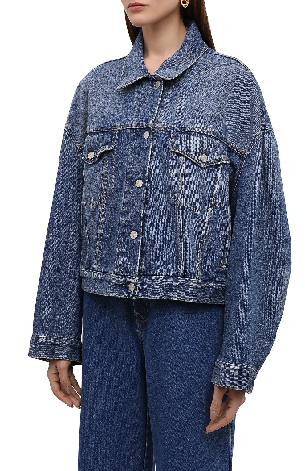Женская джинсовая куртка ACNE STUDIOS голубого цвета, арт. A90390 | Фото 3 (Кросс-КТ: Куртка, Деним; Рукава: Длинные; Материал внешний: Хлопок, Деним; Длина (верхняя одежда): Короткие; Стили: Кэжуэл)