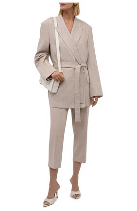 Женские шерстяные брюки ACNE STUDIOS бежевого цвета по цене 33450 руб., арт. AK0423 | Фото 2 Женские шерстяные брюки ACNE STUDIOS бежевого цвета, арт. AK0423 | Фото 2 (Материал подклада: Вискоза; Длина (брюки, джинсы): Укороченные; Материал внешний: Шерсть; Стили: Минимализм; Силуэт Ж (брюки и джинсы): Прямые)