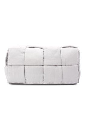 Женская сумка padded tech cassette BOTTEGA VENETA серого цвета по цене 109000 руб., арт. 628951/VB081 | Фото 1 Женская сумка padded tech cassette BOTTEGA VENETA серого цвета, арт. 628951/VB081 | Фото 1 (Материал: Текстиль; Ремень/цепочка: На ремешке; Размер: medium; Сумки-технические: Сумки через плечо)