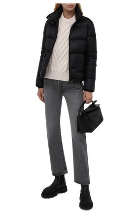 Женская пуховая куртка lannic MONCLER черного цвета по цене 74100 руб., арт. G2-093-1A001-35-5396Q | Фото 2 Женская пуховая куртка lannic MONCLER черного цвета, арт. G2-093-1A001-35-5396Q | Фото 2 (Материал утеплителя: Пух и перо; Материал подклада: Синтетический материал; Материал внешний: Синтетический материал; Стили: Спорт-шик; Кросс-КТ: Куртка; Женское Кросс-КТ: Пуховик-куртка; Рукава: Длинные; Длина (верхняя одежда): Короткие)