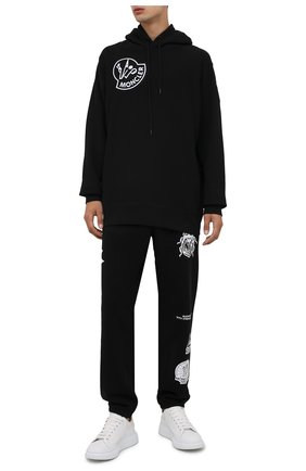 Мужской хлопковое худи 2 moncler 1952 MONCLER GENIUS черного цвета по цене 66950 руб., арт. G2-092-8G000-06-809KX | Фото 2 Мужской хлопковое худи 2 moncler 1952 MONCLER GENIUS черного цвета, арт. G2-092-8G000-06-809KX | Фото 2 (Рукава: Длинные; Длина (для топов): Удлиненные; Материал внешний: Хлопок; Мужское Кросс-КТ: Худи-одежда; Принт: С принтом; Стили: Спорт-шик)