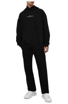 Мужской хлопковое худи MAISON MARGIELA черного цвета по цене 52100 руб., арт. S50GU0167/S25503 | Фото 2 Мужской хлопковое худи MAISON MARGIELA черного цвета, арт. S50GU0167/S25503 | Фото 2 (Материал внешний: Хлопок; Мужское Кросс-КТ: Худи-одежда; Длина (для топов): Стандартные; Рукава: Длинные; Принт: С принтом; Стили: Спорт-шик)