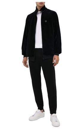 Мужской хлопковая толстовка KENZO черного цвета по цене 38500 руб., арт. FB65BL7524VV | Фото 2 Мужской хлопковая толстовка KENZO черного цвета, арт. FB65BL7524VV | Фото 2 (Материал подклада: Синтетический материал; Материал внешний: Хлопок; Длина (для топов): Стандартные; Рукава: Длинные; Мужское Кросс-КТ: Толстовка-одежда; Стили: Спорт-шик)
