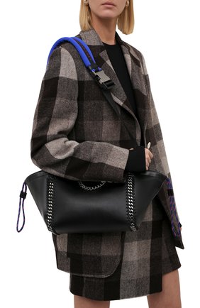Женская сумка falabella medium STELLA MCCARTNEY черного цвета по цене 89300 руб., арт. 700231/W8836 | Фото 5 Женская сумка falabella medium STELLA MCCARTNEY черного цвета, арт. 700231/W8836 | Фото 5 (Сумки-технические: Сумки через плечо, Сумки top-handle; Ошибки технического описания: Нет ширины; Размер: medium; Ремень/цепочка: На ремешке; Материал: Текстиль, Экокожа)