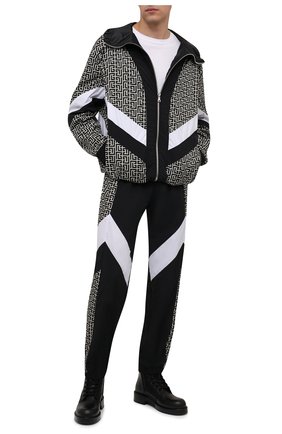 Мужской бомбер BALMAIN кремвого цвета по цене 157000 руб., арт. WH1TG055/687I | Фото 2 Мужской бомбер BALMAIN кремвого цвета, арт. WH1TG055/687I | Фото 2 (Материал внешний: Синтетический материал; Длина (верхняя одежда): Короткие; Рукава: Длинные; Материал подклада: Синтетический материал; Кросс-КТ: Куртка; Принт: С принтом)
