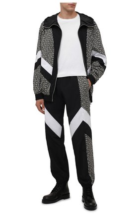 Мужские джоггеры BALMAIN черного цвета по цене 117500 руб., арт. WH10B061/687I | Фото 2 Мужские джоггеры BALMAIN черного цвета, арт. WH10B061/687I | Фото 2 (Материал внешний: Синтетический материал; Силуэт М (брюки): Джоггеры; Стили: Спорт-шик; Длина (брюки, джинсы): Стандартные)