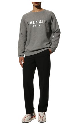 Мужской хлопковый свитшот BALMAIN серого цвета по цене 48250 руб., арт. WH1JQ005/B122 | Фото 2 Мужской хлопковый свитшот BALMAIN серого цвета, арт. WH1JQ005/B122 | Фото 2 (Материал внешний: Хлопок; Рукава: Длинные; Длина (для топов): Стандартные; Мужское Кросс-КТ: свитшот-одежда; Принт: С принтом; Стили: Спорт-шик)