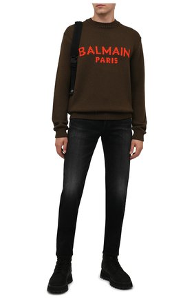 Мужские джинсы BALMAIN черного цвета по цене 68000 руб., арт. WH1MH000/146D | Фото 2 Мужские джинсы BALMAIN черного цвета, арт. WH1MH000/146D | Фото 2 (Материал внешний: Хлопок; Длина (брюки, джинсы): Стандартные; Кросс-КТ: Деним; Силуэт М (брюки): Узкие; Детали: Потертости; Стили: Гранж)