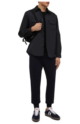 Мужские хлопковые джоггеры DRIES VAN NOTEN темно-синего цвета по цене 23600 руб., арт. 212-021114-3608 | Фото 2 Мужские хлопковые джоггеры DRIES VAN NOTEN темно-синего цвета, арт. 212-021114-3608 | Фото 2 (Материал внешний: Хлопок; Силуэт М (брюки): Джоггеры; Мужское Кросс-КТ: Брюки-трикотаж; Стили: Спорт-шик; Длина (брюки, джинсы): Стандартные)