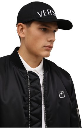 Мужской хлопковая бейсболка VERSACE черного цвета по цене 46050 руб., арт. 1001590/1A01914 | Фото 2 Мужской хлопковая бейсболка VERSACE черного цвета, арт. 1001590/1A01914 | Фото 2 (Материал: Текстиль, Хлопок)