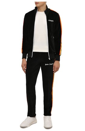 Мужские хлопковые брюки PALM ANGELS черного цвета по цене 42600 руб., арт. PMCA007F21FAB0101001 | Фото 2 Мужские хлопковые брюки PALM ANGELS черного цвета, арт. PMCA007F21FAB0101001 | Фото 2 (Материал внешний: Хлопок; Случай: Повседневный; Стили: Кэжуэл, Спорт-шик; Длина (брюки, джинсы): Стандартные)