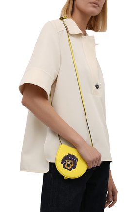 Женская сумка heel small LOEWE желтого цвета, арт. C643V09X01 | Фото 2 (Ремень/цепочка: На ремешке; Размер: small; Материал: Натуральная кожа; Сумки-технические: Сумки через плечо)