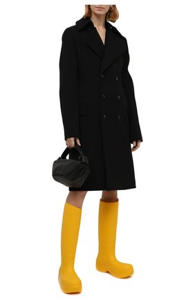 Женские резиновые сапоги bv puddle BOTTEGA VENETA желтого цвета по цене 49950 руб., арт. 667222/V00P0 | Фото 2 Женские резиновые сапоги bv puddle BOTTEGA VENETA желтого цвета, арт. 667222/V00P0 | Фото 2 (Материал внешний: Резина; Высота голенища: Средние; Подошва: Платформа; Материал внутренний: Текстиль, Натуральная кожа; Каблук тип: Устойчивый; Каблук высота: Средний; Материал утеплителя: Без утеплителя)