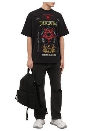 Мужская хлопковая футболка VETEMENTS черного цвета по цене 56400 руб., арт. UA52TR680X 1612/M | Фото 2 Мужская хлопковая футболка VETEMENTS черного цвета, арт. UA52TR680X 1612/M | Фото 2 (Длина (для топов): Удлиненные; Материал внешний: Хлопок; Рукава: Короткие; Принт: С принтом; Стили: Панк)