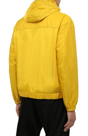 Мужская куртка PRADA желтого цвета, арт. SGB929-1WQ9-F0010-212 | Фото 4 (Кросс-КТ: Куртка, Ветровка; Материал внешний: Синтетический материал; Стили: Спорт-шик; Длина (верхняя одежда): Короткие)
