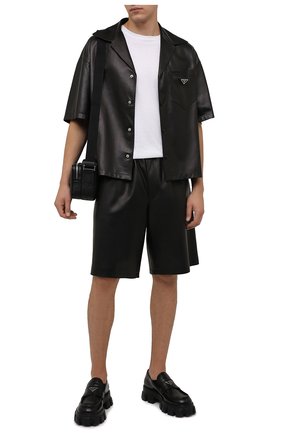 Мужская кожаная рубашка PRADA черного цвета по цене 195000 руб., арт. UPC176-1WDV-F0002 | Фото 2 Мужская кожаная рубашка PRADA черного цвета, арт. UPC176-1WDV-F0002 | Фото 2 (Случай: Повседневный; Принт: Однотонные; Рукава: Короткие; Воротник: Отложной; Стили: Минимализм)