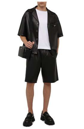 Мужские кожаные шорты PRADA черного цвета по цене 135000 руб., арт. UPP224-1WDV-F0002 | Фото 2 Мужские кожаные шорты PRADA черного цвета, арт. UPP224-1WDV-F0002 | Фото 2 (Мужское Кросс-КТ: Шорты-одежда; Принт: Без принта; Стили: Минимализм)