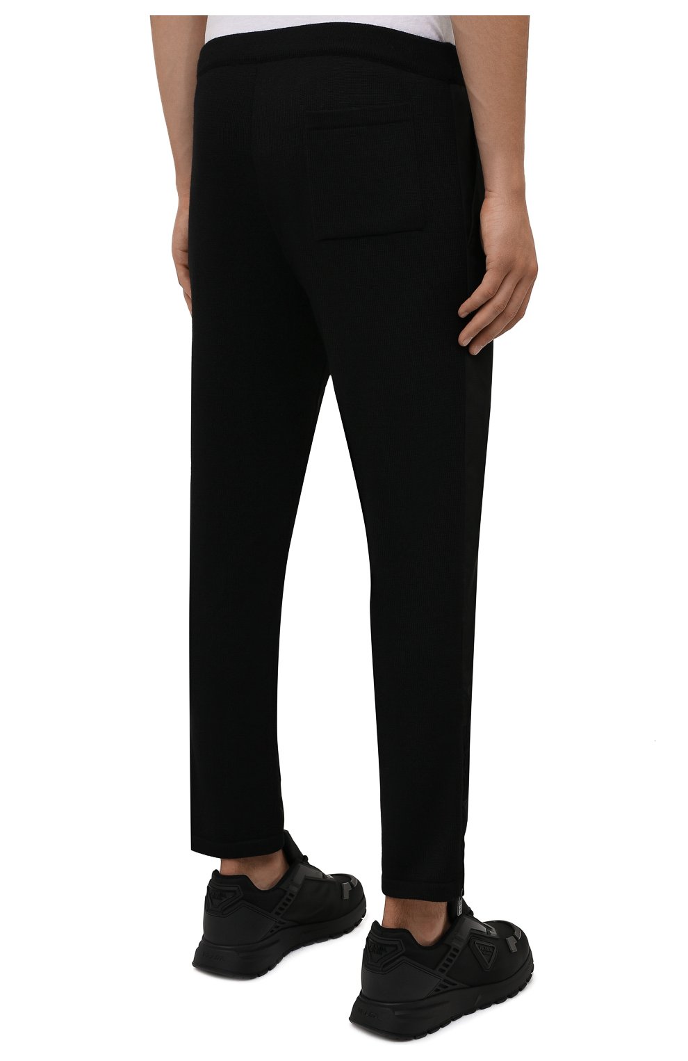 Мужские шерстяные брюки PRADA черного цвета, арт. UMP67-1JF4-F0002-202 | Фото 4 (Материал внешний: Шерсть; Случай: Повседневный; Стили: Минимализм)