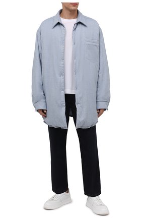 Мужская утепленная куртка MAISON MARGIELA голубого цвета по цене 93950 руб., арт. S51DL0378/S54192 | Фото 2 Мужская утепленная куртка MAISON MARGIELA голубого цвета, арт. S51DL0378/S54192 | Фото 2 (Длина (верхняя одежда): До середины бедра; Материал подклада: Вискоза; Материал внешний: Хлопок; Рукава: Длинные; Кросс-КТ: Куртка; Мужское Кросс-КТ: утепленные куртки; Стили: Минимализм)