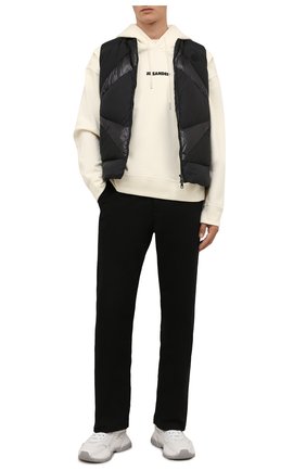 Мужской пуховый жилет oxybelis 2 moncler 1952 MONCLER GENIUS черного цвета по цене 84400 руб., арт. G2-092-1A000-18-595EV | Фото 2 Мужской пуховый жилет oxybelis 2 moncler 1952 MONCLER GENIUS черного цвета, арт. G2-092-1A000-18-595EV | Фото 2 (Материал внешний: Синтетический материал; Материал утеплителя: Пух и перо; Материал подклада: Синтетический материал; Длина (верхняя одежда): Короткие; Кросс-КТ: Куртка, Пуховик; Стили: Спорт-шик)