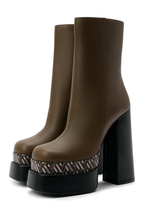 Женские кожаные ботильоны VERSACE хаки цвета по цене 108500 руб., арт. 1001783/1A01733 | Фото 1 Женские кожаные ботильоны VERSACE хаки цвета, арт. 1001783/1A01733 | Фото 1 (Каблук высота: Высокий; Подошва: Платформа; Материал внутренний: Натуральная кожа; Каблук тип: Устойчивый)
