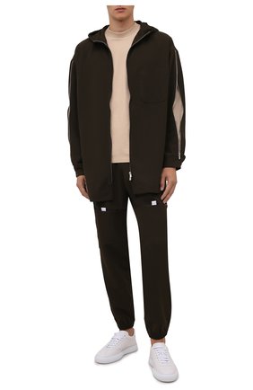 Мужская куртка JACQUEMUS хаки цвета по цене 59950 руб., арт. 216BL006-1360 | Фото 2 Мужская куртка JACQUEMUS хаки цвета, арт. 216BL006-1360 | Фото 2 (Материал внешний: Синтетический материал; Рукава: Длинные; Длина (верхняя одежда): До середины бедра; Кросс-КТ: Куртка, Ветровка; Стили: Минимализм)