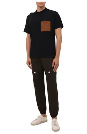 Мужская хлопковая футболка JACQUEMUS черного цвета по цене 16700 руб., арт. 216JS004-2290 | Фото 2 Мужская хлопковая футболка JACQUEMUS черного цвета, арт. 216JS004-2290 | Фото 2 (Материал внешний: Хлопок; Рукава: Короткие; Принт: Без принта; Стили: Минимализм; Длина (для топов): Стандартные)