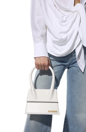 Женская сумка le chiquito moyen JACQUEMUS белого цвета, арт. 213BA002-3000 | Фото 2 (Размер: mini; Ремень/цепочка: На ремешке; Материал: Натуральная кожа; Сумки-технические: Сумки top-handle)