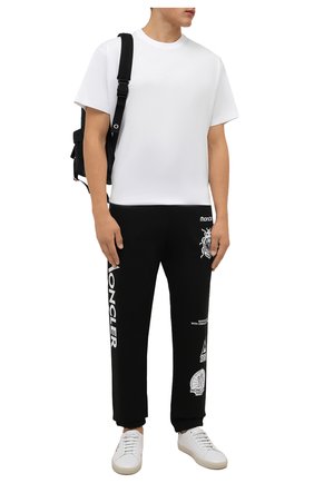 Мужские хлопковые джоггеры 2 moncler 1952 MONCLER GENIUS черного цвета по цене 66950 руб., арт. G2-092-8H000-07-809KX | Фото 2 Мужские хлопковые джоггеры 2 moncler 1952 MONCLER GENIUS черного цвета, арт. G2-092-8H000-07-809KX | Фото 2 (Материал внешний: Хлопок; Силуэт М (брюки): Джоггеры; Стили: Спорт-шик; Длина (брюки, джинсы): Стандартные)