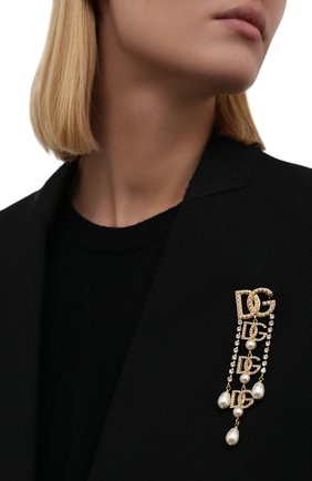 Женская брошь DOLCE & GABBANA золотого цвета по цене 47450 руб., арт. WPN6X1/W1111 | Фото 2 Женская брошь DOLCE & GABBANA золотого цвета, арт. WPN6X1/W1111 | Фото 2 (Материал: Металл)