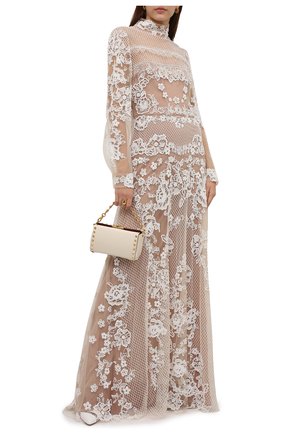 Женское платье VALENTINO светло-бежевого цвета по цене 1925000 руб., арт. WB0VDCF61ED | Фото 2 Женское платье VALENTINO светло-бежевого цвета, арт. WB0VDCF61ED | Фото 2 (Рукава: Длинные; Материал подклада: Вискоза; Материал внешний: Синтетический материал; Длина Ж (юбки, платья, шорты): Макси; Стили: Романтичный; Случай: Вечерний; Женское Кросс-КТ: Платье-одежда)