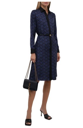 Женское шелковое платье VERSACE синего цвета по цене 171500 руб., арт. 1002617/1A01805 | Фото 2 Женское шелковое платье VERSACE синего цвета, арт. 1002617/1A01805 | Фото 2 (Длина Ж (юбки, платья, шорты): До колена; Рукава: Длинные; Материал внешний: Шелк; Стили: Гламурный; Случай: Повседневный; Женское Кросс-КТ: Платье-одежда)