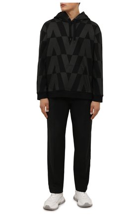 Мужской хлопковое худи VALENTINO черного цвета по цене 93500 руб., арт. WV0MF18I7SU | Фото 2 Мужской хлопковое худи VALENTINO черного цвета, арт. WV0MF18I7SU | Фото 2 (Материал внешний: Хлопок; Длина (для топов): Стандартные; Рукава: Длинные; Мужское Кросс-КТ: Худи-одежда; Принт: С принтом; Стили: Спорт-шик)