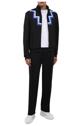Мужской толстовка MARCELO BURLON черного цвета по цене 37500 руб., арт. CMBD007F21JER002 | Фото 2 Мужской толстовка MARCELO BURLON черного цвета, арт. CMBD007F21JER002 | Фото 2 (Материал внешний: Синтетический материал; Длина (для топов): Стандартные; Рукава: Длинные; Мужское Кросс-КТ: Толстовка-одежда; Стили: Спорт-шик)