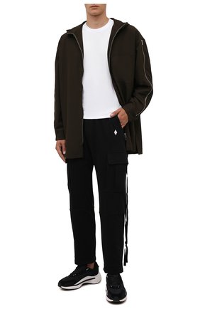 Мужские хлопковые брюки-карго MARCELO BURLON черного цвета по цене 56700 руб., арт. CMCH030F21JER001 | Фото 2 Мужские хлопковые брюки-карго MARCELO BURLON черного цвета, арт. CMCH030F21JER001 | Фото 2 (Материал внешний: Хлопок; Длина (брюки, джинсы): Стандартные; Случай: Повседневный; Силуэт М (брюки): Карго; Стили: Гранж)