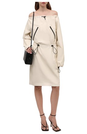 Женское кожаное платье BOTTEGA VENETA белого цвета по цене 375000 руб., арт. 664725/V13X0 | Фото 2 Женское кожаное платье BOTTEGA VENETA белого цвета, арт. 664725/V13X0 | Фото 2 (Длина Ж (юбки, платья, шорты): До колена; Рукава: Длинные; Стили: Гламурный; Случай: Повседневный; Женское Кросс-КТ: Платье-одежда; Материал внешний: Натуральная кожа)