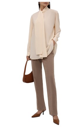 Женские брюки из шерсти и кашемира RALPH LAUREN бежевого цвета по цене 109000 руб., арт. 290858168 | Фото 2 Женские брюки из шерсти и кашемира RALPH LAUREN бежевого цвета, арт. 290858168 | Фото 2 (Материал внешний: Кашемир, Шерсть; Длина (брюки, джинсы): Удлиненные; Стили: Кэжуэл; Женское Кросс-КТ: Брюки-одежда; Силуэт Ж (брюки и джинсы): Прямые)