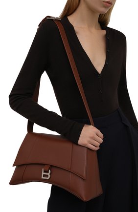 Женская сумка hourglass m BALENCIAGA коричневого цвета по цене 162500 руб., арт. 671354/29S1Y | Фото 2 Женская сумка hourglass m BALENCIAGA коричневого цвета, арт. 671354/29S1Y | Фото 2 (Материал: Натуральная кожа; Размер: medium; Сумки-технические: Сумки через плечо)